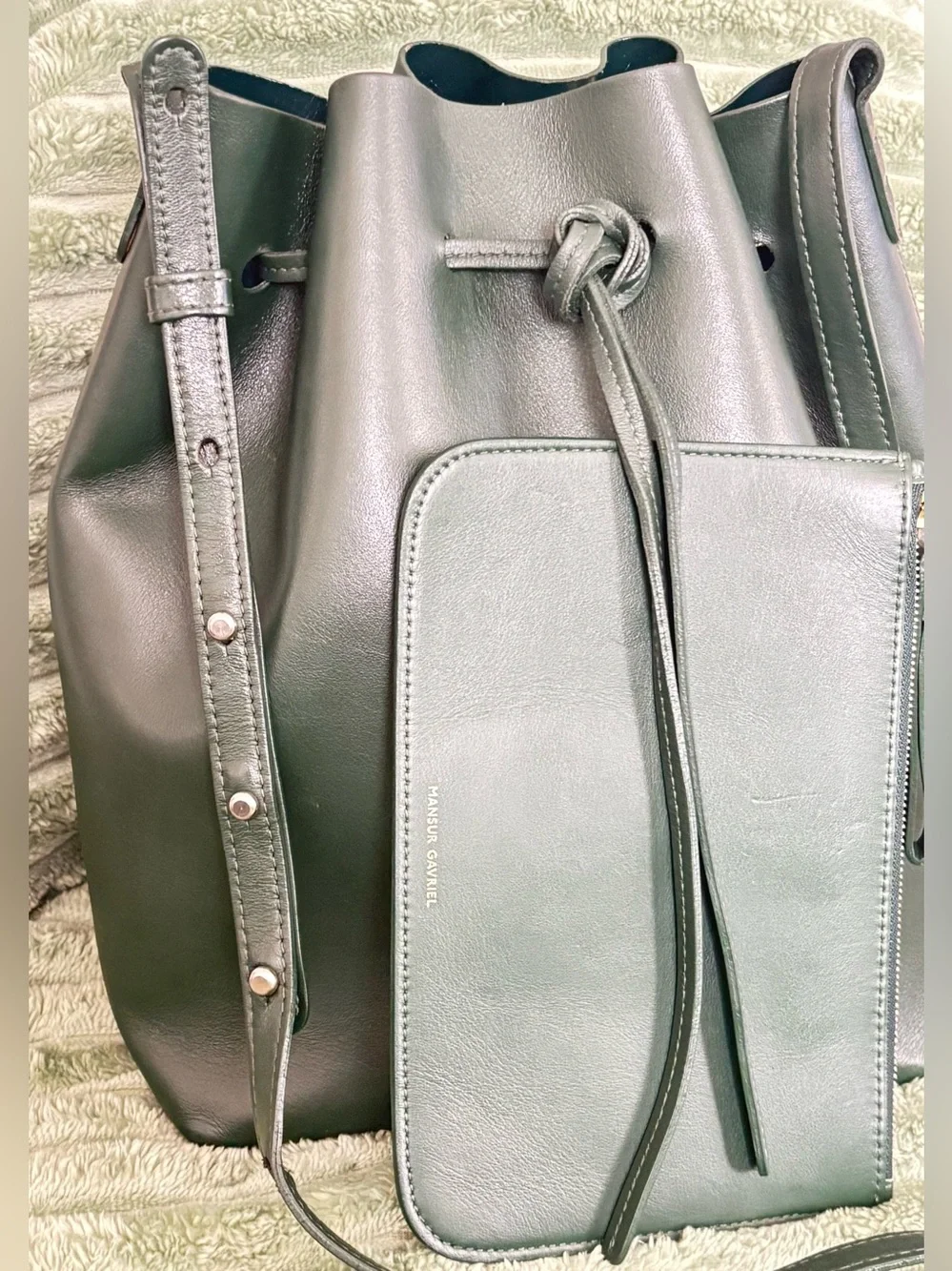 MANSUR GAVRIEL LG LEATHER GREEN CROSSBODY/BUCKET BAG